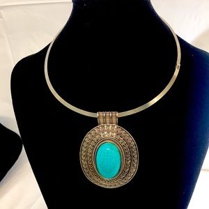 Necklace color silver